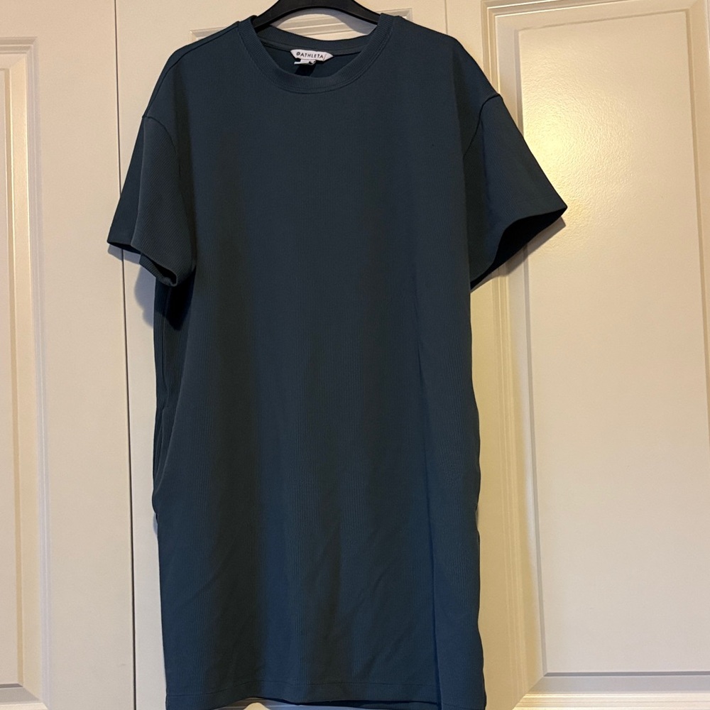 Available till April 12. Athleta short sleeve tee dress with pockets sz L